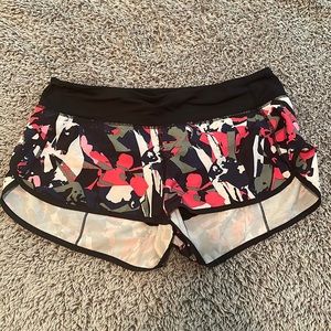 Lululemon speed-up 2.5” shorts
